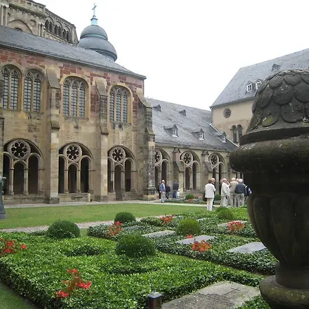 Porta Nigra Platz 3 1 *